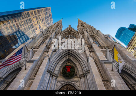 La Cathédrale St Patrick, la Cinquième Avenue, Manhattan, New York, USA Banque D'Images