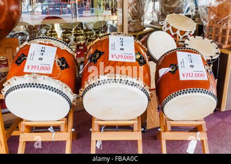 Le Japon, Honshu, Tokyo, Asakusa, instrument de musique affichage des tambours Taiko traditionnel Banque D'Images