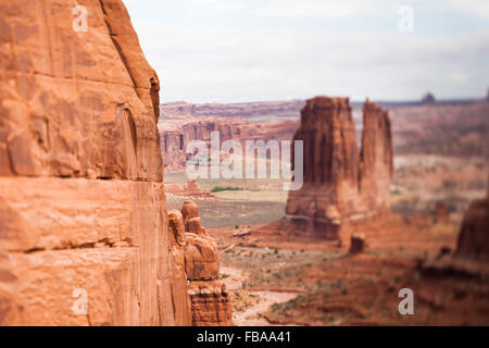 Butte de grès rouge, Arches national park, effet Tilt Shift Banque D'Images