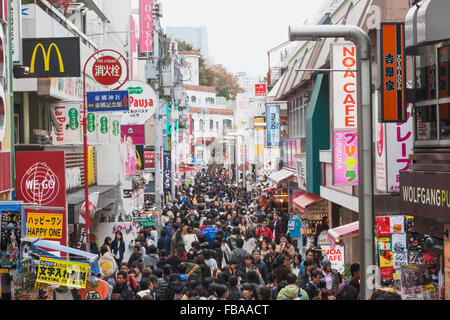 Le Japon, Honshu, Tokyo, Harajuku Takeshita-dori, la rue commerçante Banque D'Images