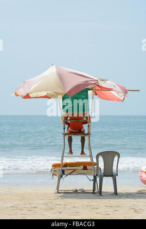 Surf sauvetage sauveteur en service à la plage de Palolem, Sud de Goa, Inde Banque D'Images