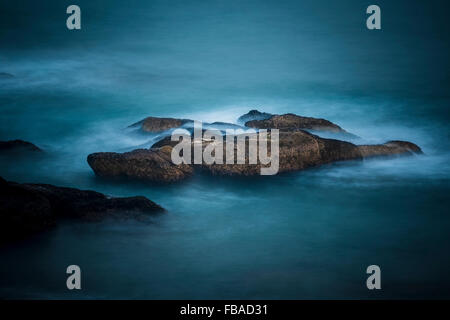 Rochers dans la mer, nouveau Taipei, Taïwan Banque D'Images