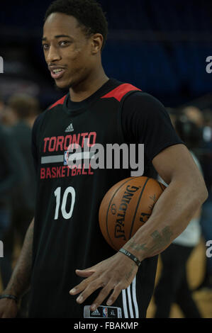 Londres, Royaume-Uni. 13 janvier, 2016. Toronto Raptors Derozan DeMar garde [# 10] Au cours de la journée des médias avant les Jeux de Londres 2016 mondial de la NBA. Orlando Magic et les Toronto Raptors. Crédit : Stephen Bartholomew/Alamy Live News Banque D'Images