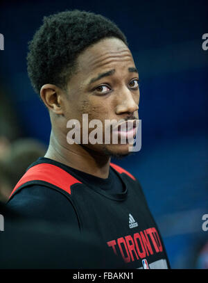 Londres, Royaume-Uni. 13 janvier, 2016. Toronto Raptors Derozan DeMar garde [# 10] Au cours de la journée des médias avant les Jeux de Londres 2016 mondial de la NBA. Orlando Magic et les Toronto Raptors. Crédit : Stephen Bartholomew/Alamy Live News Banque D'Images