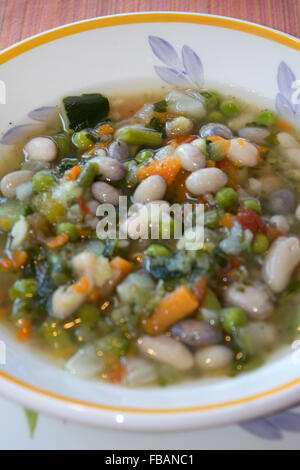 Soupe minestrone de légumes Banque D'Images