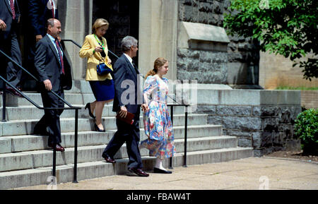 Washington, DC., USA, 23 mai 1993, le président William Jefferson Clinton avec la première dame Hillary Rodham Clinton et sa fille Chelsea Clinton à Foundry United Methodist Church pour les services du dimanche. Credit : Mark Reinstein Banque D'Images