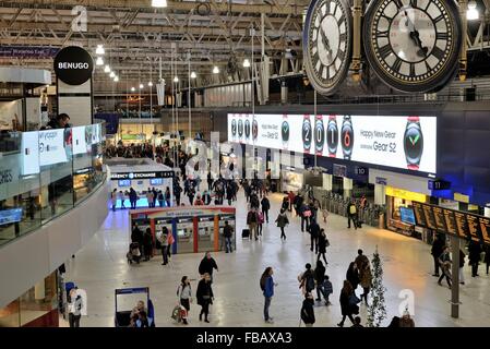 Hall de la gare de Waterloo à Londres nuit Banque D'Images