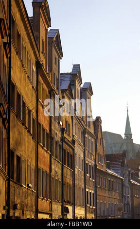 Rangée de façades de maisons anciennes dans le centre historique de Wroclaw, Pologne Banque D'Images