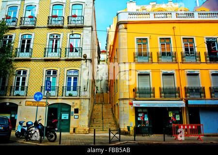 Portugal Lisbonne Rua da Boavista appartements jaune typique Banque D'Images