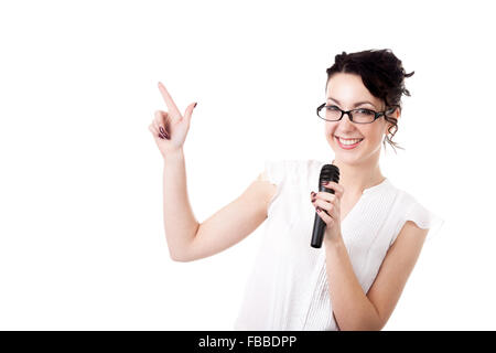 Présentation, discours public, conférence, diffusion, publicité. Belle jeune femme d'affaires, journaliste, présentateur de télévision tenir Banque D'Images