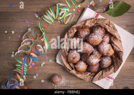 Fried carnival carnaval dessert italien en vue d'en haut composition Banque D'Images