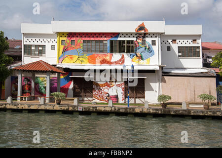 Les muraux colorés par la rivière Malacca. Banque D'Images