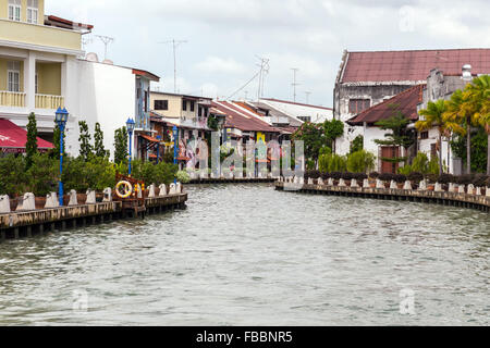 Les muraux colorés par la rivière Malacca. Banque D'Images