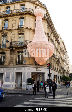 Entrée de Christian Dior avec Noël, décorations, Avenue Montaigne, Paris, France. Banque D'Images