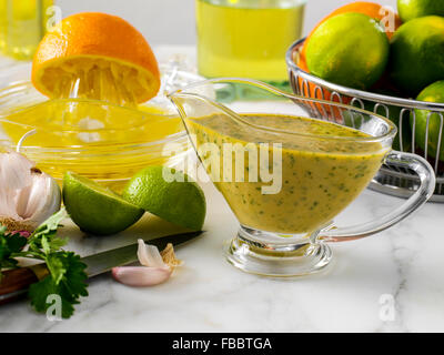 Les agrumes vinaigrette aux arachides Banque D'Images