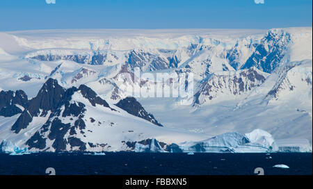 Les icebergs, glaciers et montagnes, Péninsule Antarctique Banque D'Images