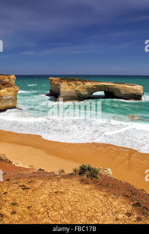 London Bridge, une célèbre rock arch dans le parc national de Port Campbell à la Great Ocean Road, à Victoria, en Australie. Banque D'Images