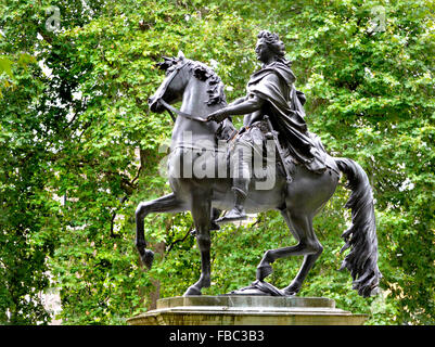 Londres, Angleterre, Royaume-Uni. Statue de Guillaume III (1650-1702) à St James' Square (par John Bacon, 1808) Banque D'Images