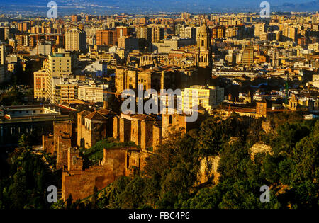 Malaga.L'Andalousie. Espagne:Vue sur la cathédrale et la ville d'Alcazaba Banque D'Images