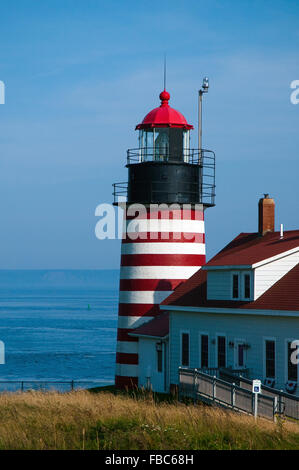 Quoddy Head Lighthouse, l'ouest est situé dans le point le plus à l'Est des États-Unis, donnant sur la baie de Fundy, dans l'est du Maine. Banque D'Images