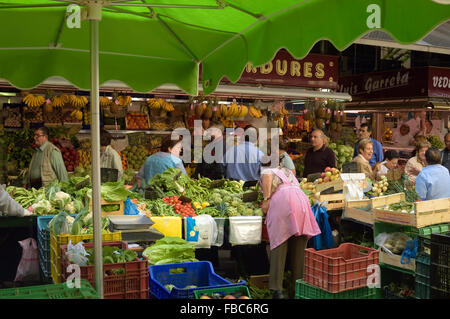 Mercat de la Boqueria. Barcelone, le plus célèbre marché alimentaire situé sur La Rambla. Barcelone. Espagne Banque D'Images