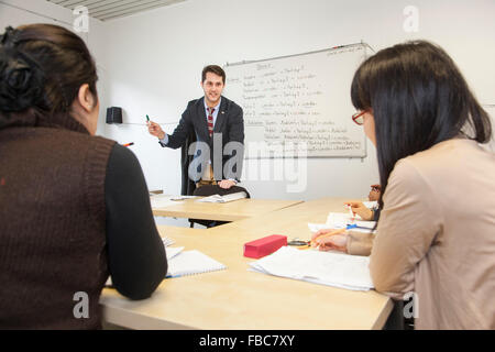 Cours de langue dans une école de langue. Banque D'Images