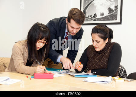 Cours de langue dans une école de langue. Banque D'Images