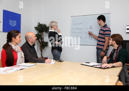 Cours de langue dans une école de langue. Banque D'Images