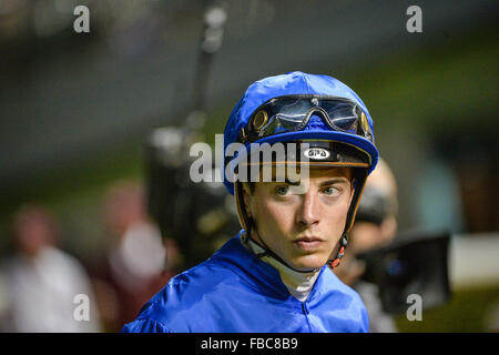 Dubaï, Émirats arabes unis, le 14 Jan 2016. James Doyle, attend pour monter Run prometteur avant le début de l'eau 2000 Guinées Trial parrainé par DP World ÉMIRATS ARABES UNIS à l'hippodrome de Meydan. Doyle a gagné la course pour donner leur Godolphin première victoire à la course de Dubaï 2016 Carnival Crédit : Feroz Khan/Alamy Live News Banque D'Images