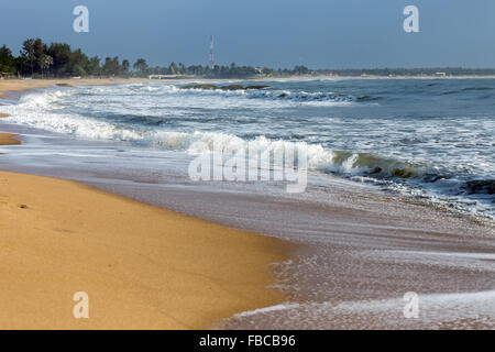 Côte sauvage d'Arugam Bay, district d'Ampara, Sri Lanka, Province de l'Est Banque D'Images