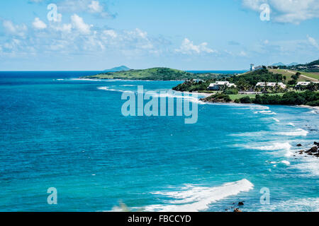 Sainte Croix, îles Vierges américaines côte-nord depuis un point haut vers le littoral avec des maisons. USVI, U.S.V.I. Banque D'Images