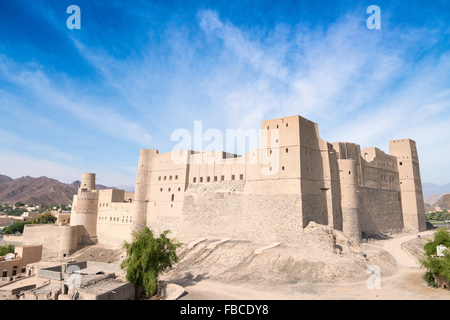 Vue extérieure du Fort de Bahla Oman en site du patrimoine mondial de l'UNESCO Banque D'Images