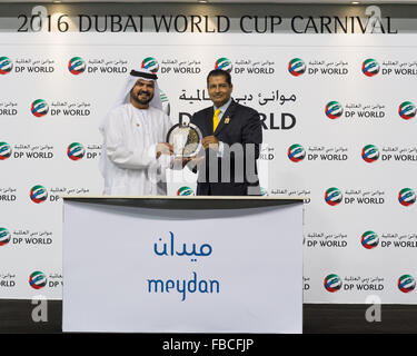 Dubaï, Émirats arabes unis. 14 Jan, 2016. Richard Mullen rides Tiz maintenant Tiz puis de gagner la course d'ouverture de la deuxième réunion de la Dubai World Cup Carnival à Meydan Crédit : Tom Morgan/Alamy Live News Banque D'Images