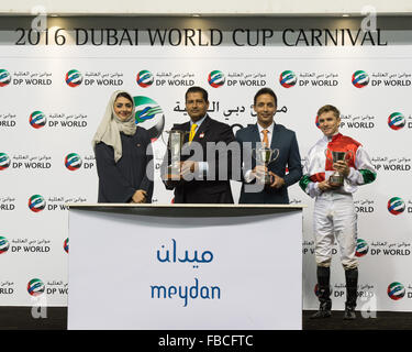 Dubaï, Émirats arabes unis. 14 Jan, 2016. Richard Mullen rode plus d'Aspen pour gagner l'enjeu Singspiel Meydan durant la deuxième réunion de la Coupe du Monde Dubao Carnaval. Crédit : Tom Morgan/Alamy Live News Banque D'Images