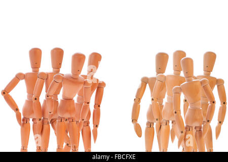 Deux personnages en bois de couleur de groupe isolated on white Banque D'Images