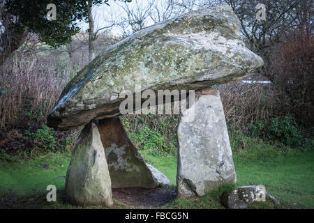 Carreg Coetan Arthur, Pembrokeshire Newport Petit cromlech/dolmen. Banque D'Images