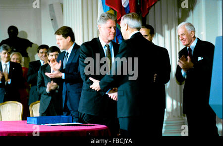 L'État de Washington. DC. , USA, 8 décembre 1993, le président William Jefferson Clinton signe l'Accord de libre-échange nord-américain. Credit:Mark Reinstein Banque D'Images