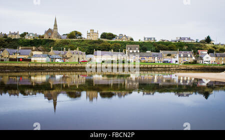 Vue d'ensemble de l'Ecosse, Lossiemouth l'estuaire à marée haute sur une journée d'automne Banque D'Images