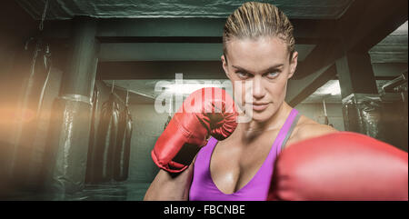 Image composite de portrait de boxer avec position de combat Banque D'Images