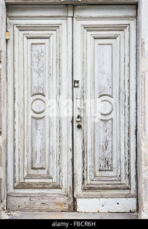 Une vieille porte en bois double Banque D'Images