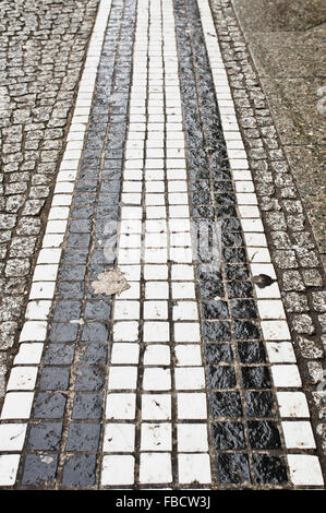 Rue blanche et grise comme une image backfground carreaux Banque D'Images