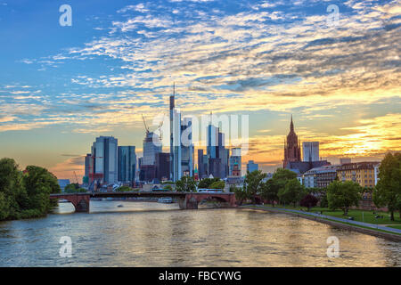 Coucher du soleil à Francfort et le Rhin - Allemagne Banque D'Images