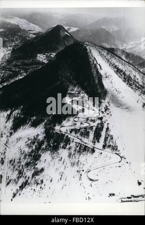 1972 - Site pour les Jeux Olympiques d'hiver de 1972. Quatorze sites pour les Jeux Olympiques d'hiver de 1972 ont été sélectionnées dans Sappero Ville, et montagnes à proximité de Hokkaido, Japon;s le nord de l'île, et la plupart des préparatifs sont déjà en cours de remodelage et de construire les différents sites pour le grand événement. Photo montre : la Luge Fujino - ce sera la première course de luge régulier mis en place au Japon, sur les pentes d'une montagne à 15 kilomètres au sud-ouest de la ville de Sapporo, sur un site adjacent au sol. Ski Fujino © Keystone Photos USA/ZUMAPRESS.com/Alamy Live News Banque D'Images