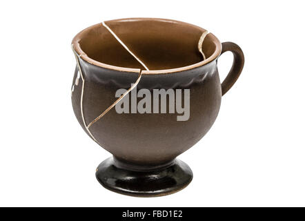 Broken tasse à café, isolé sur fond blanc, avec chemin de détourage Banque D'Images