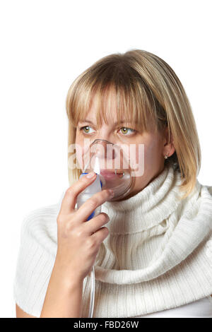 Toux malades l'aide femme Masque inhalateur isolated on white Banque D'Images