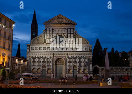 La façade de Santa Maria Novella, complété par Leon Battista Alberti en 1470. Banque D'Images