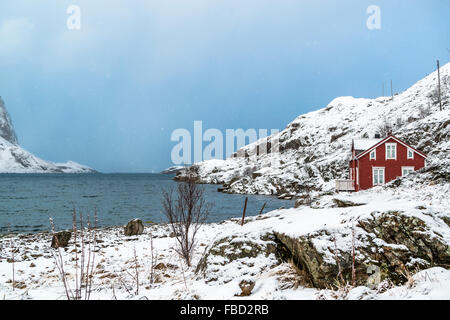 Cabanes de pêcheurs dans la baie de Straume, Vesterålen sans petrole, Norvège Banque D'Images