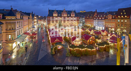 Marché de Noël avec maison de ville à Cobourg, Bavière, Allemagne Banque D'Images