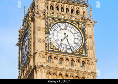 Près de Big Ben à Londres, ciel bleu Banque D'Images