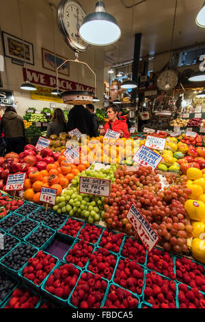 Blocage des fruits et légumes à Pike Place Market, Seattle, Washington, USA Banque D'Images